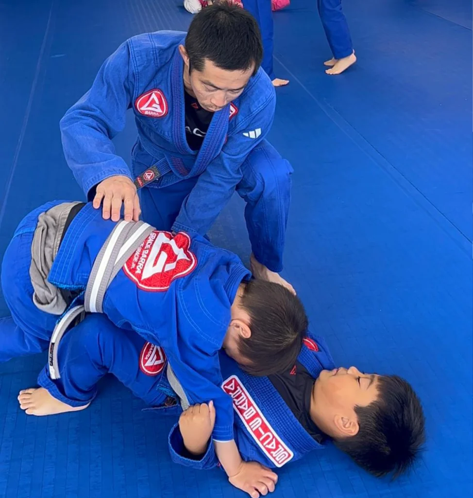 kids martial arts Gracie barra Burnaby teaching bjj